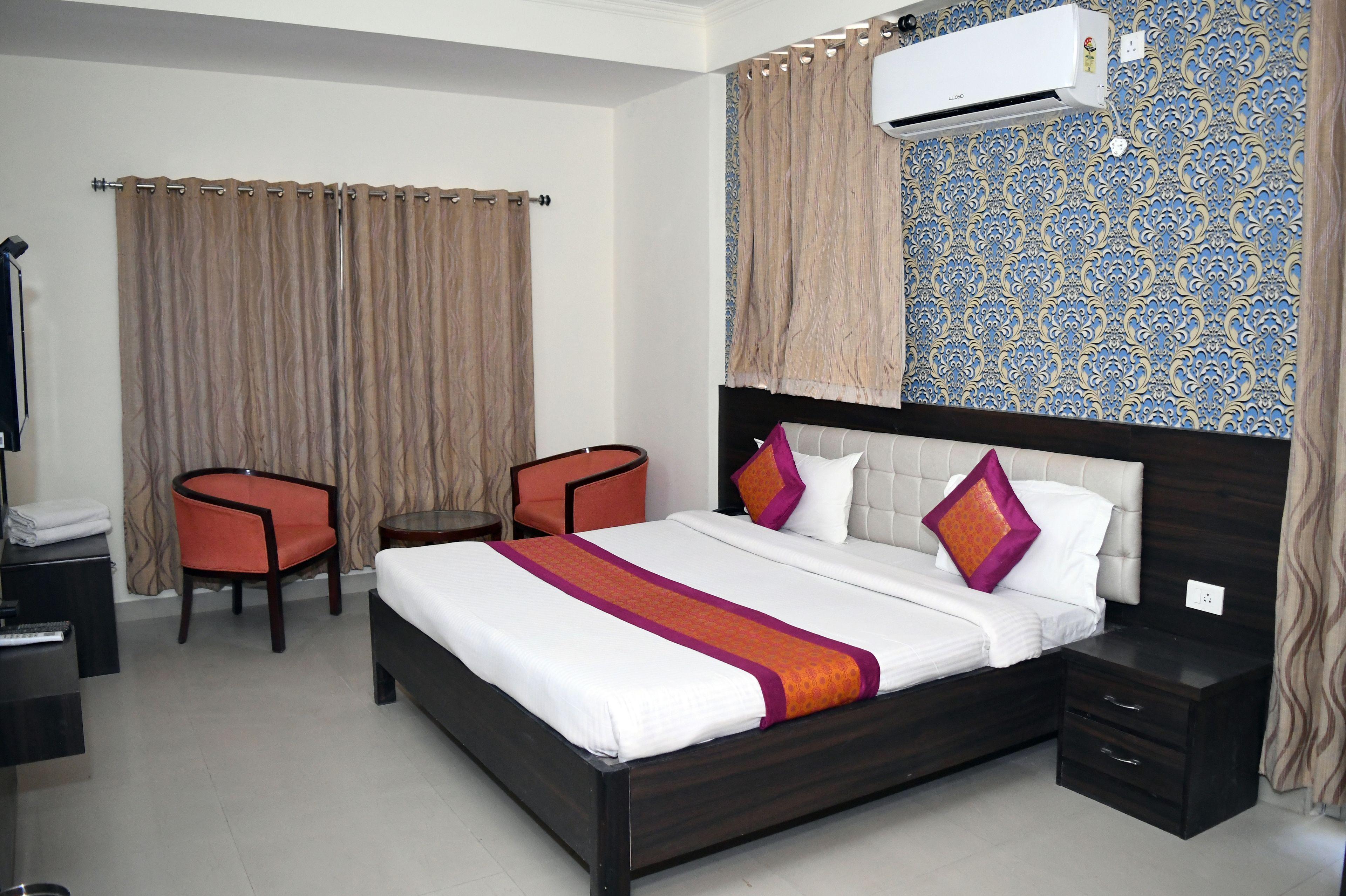 Ganga Darshanam Guesthouse At Dashashwamedh Ghat — Photos 2
